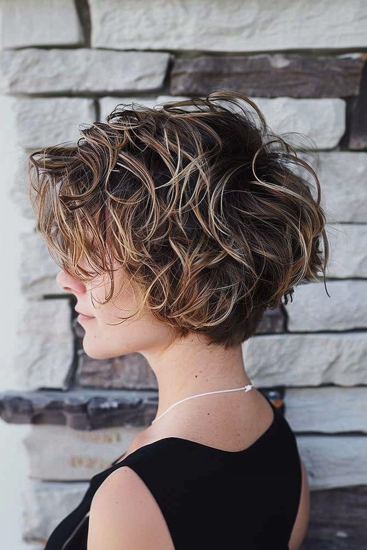 10 Chic Short Stacked Wedge Haircuts