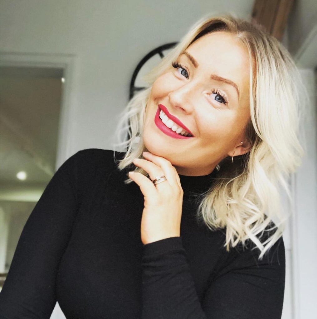 Platinum Blonde Medium Wavy Long Bob