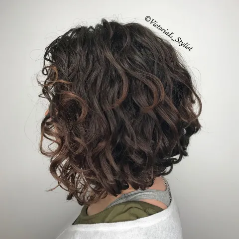 Wavy Brunette Bob with Subtle Highlights