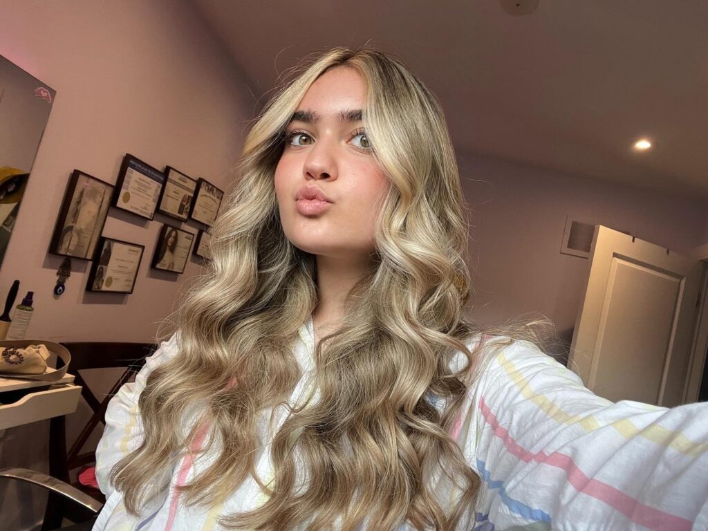 Soft Blonde Waves With Face-Framing Layers