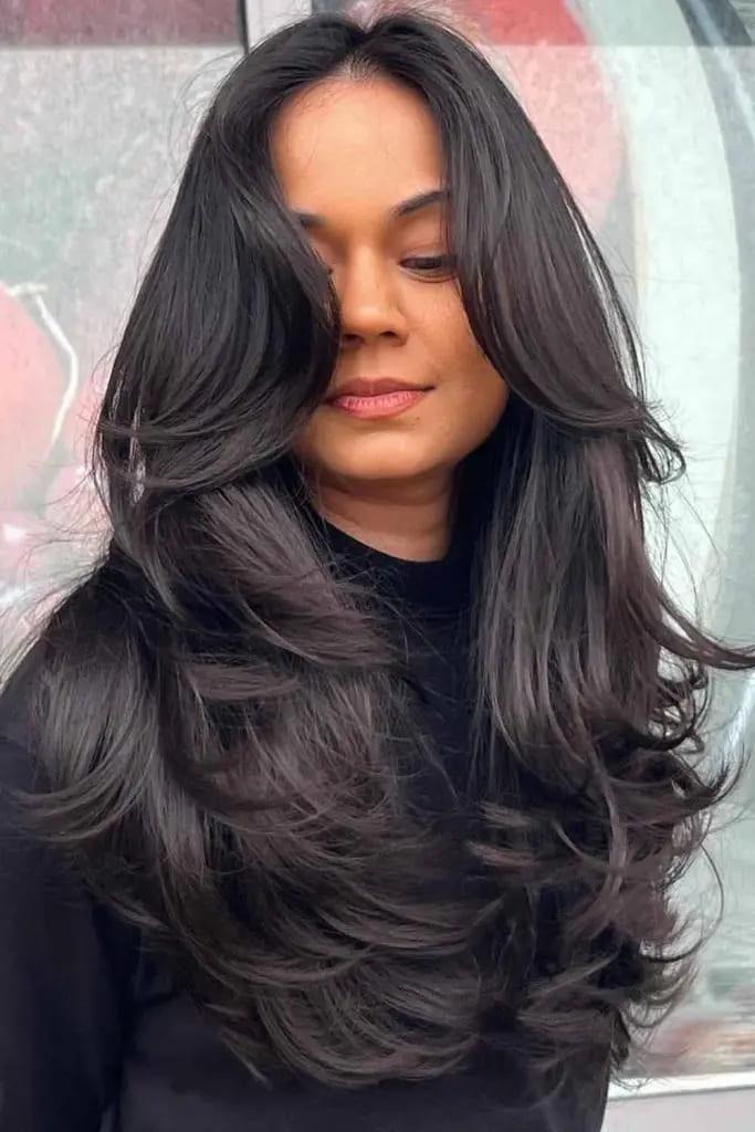 Luxurious Black Layers With a Natural Flow