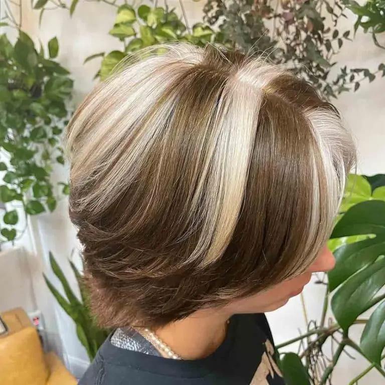 Color Blocked Brown-Blonde Short Hair With Wolf Cut