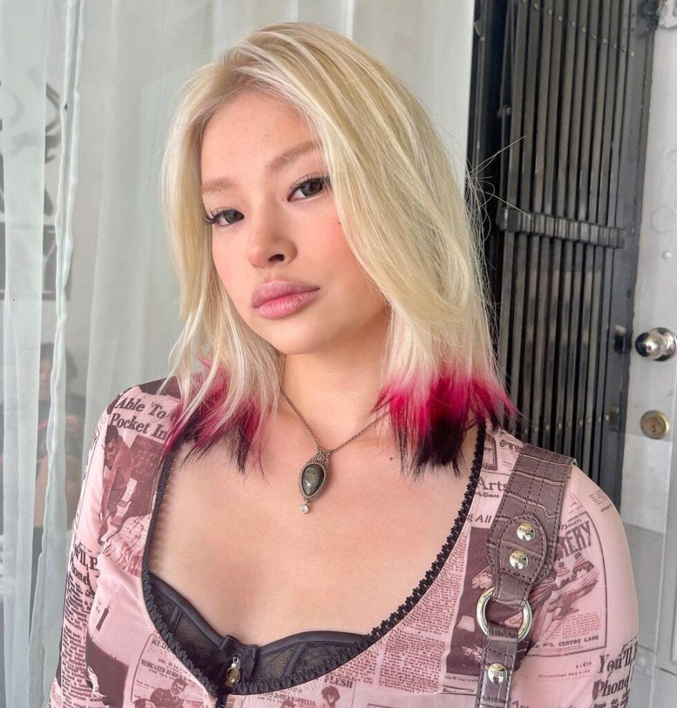Two-Tone Dip-Dye Hair on Medium Hair