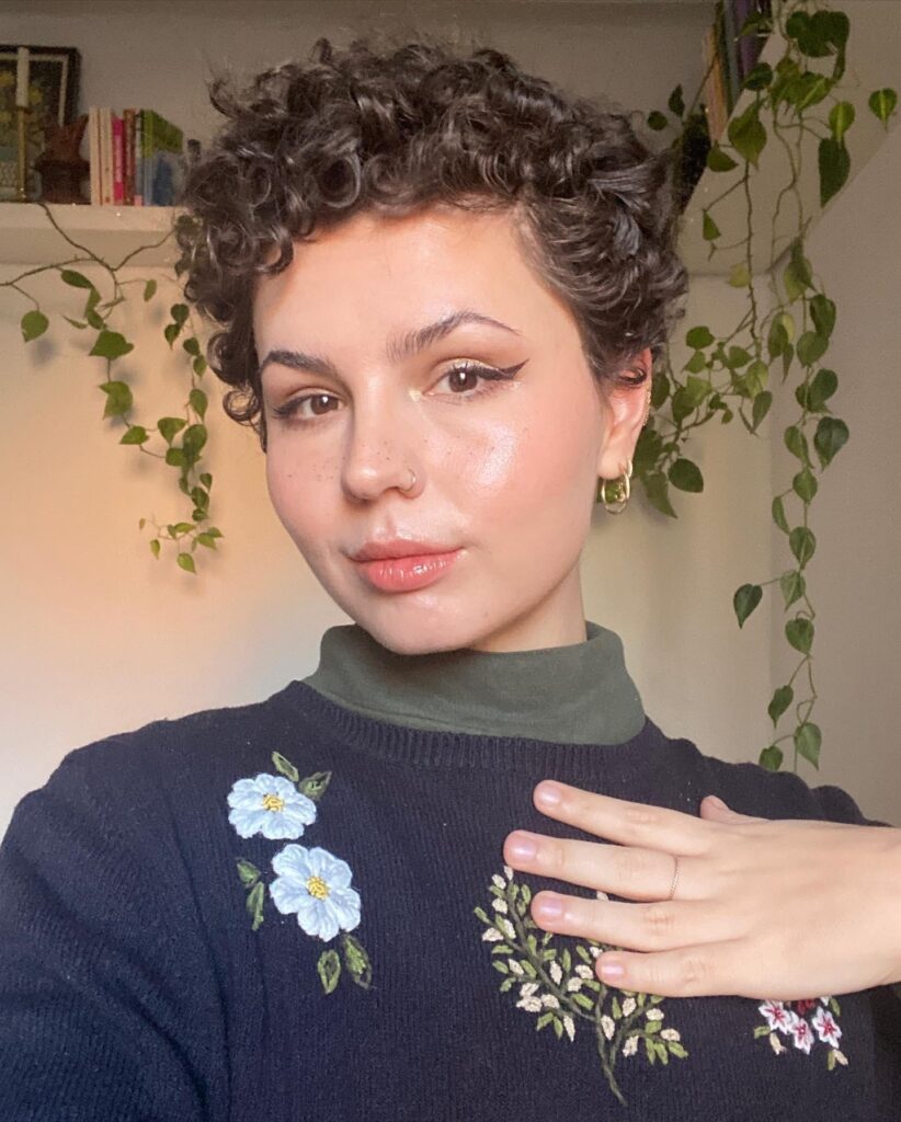  Curly Pixie
