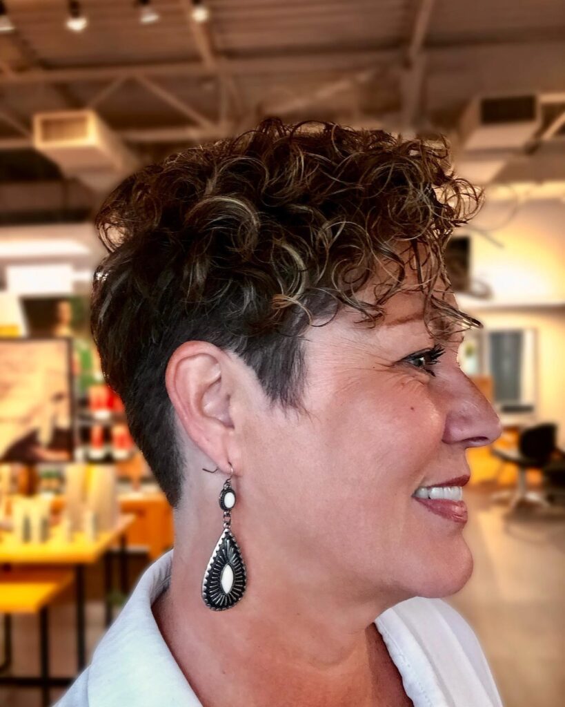 Curly Pompadour
