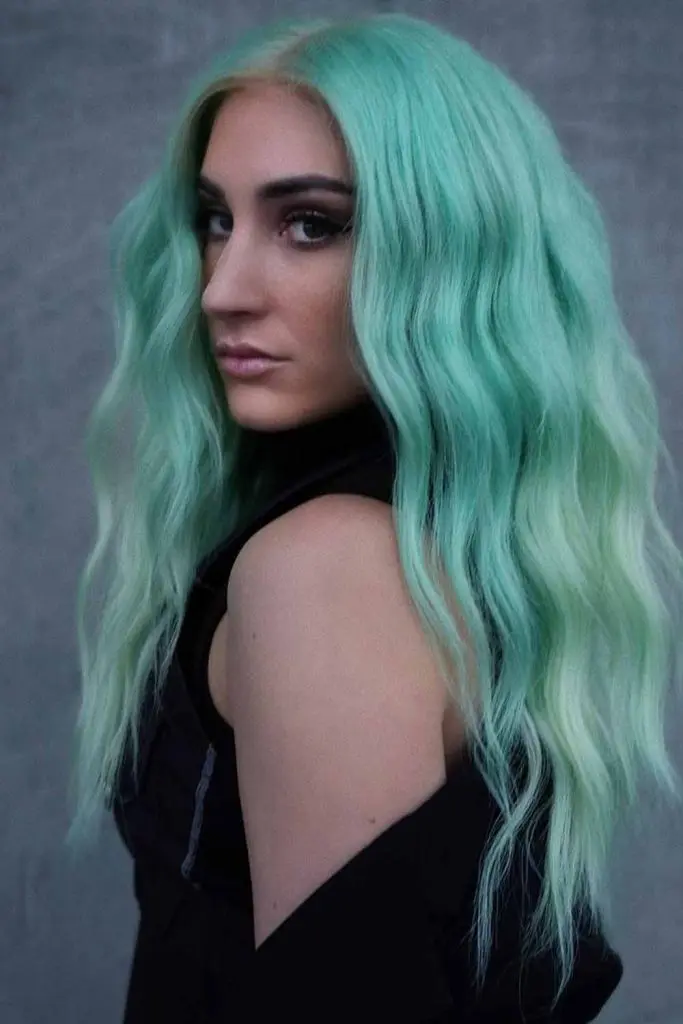 Sea Hues On Wavy Hair