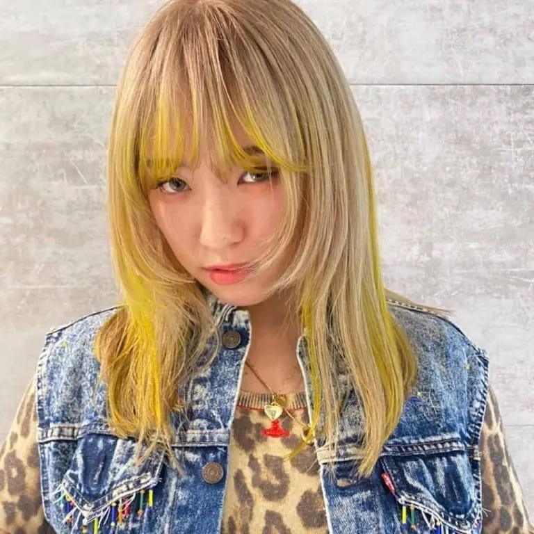Medium Blonde Wolf Cut With Extended Bangs and Yellow Highlights