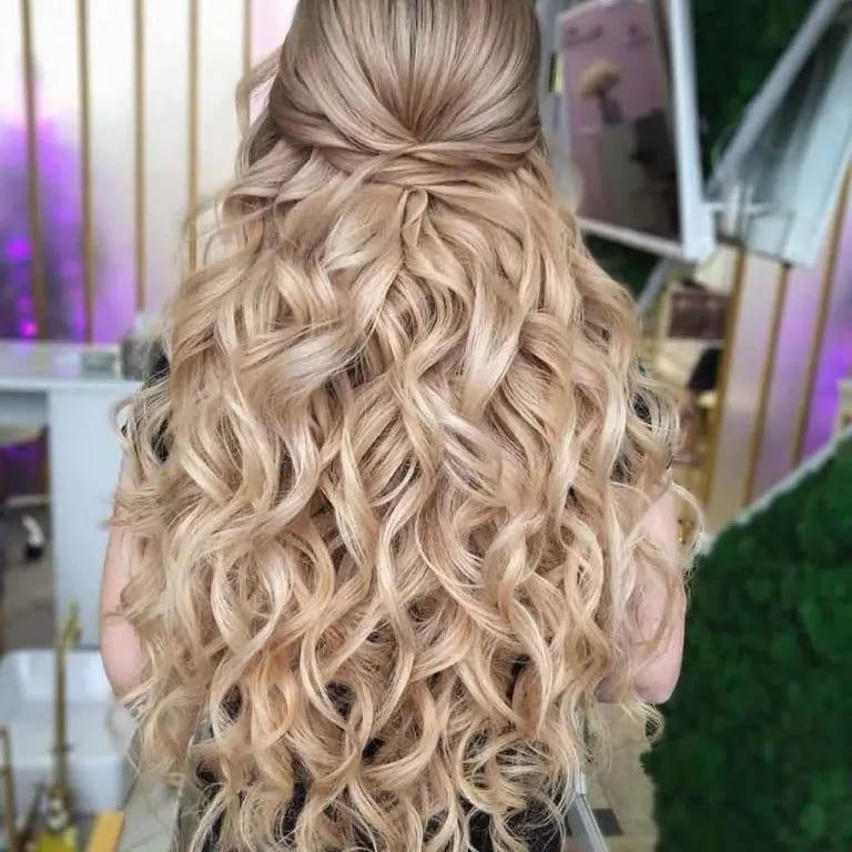 Long Blonde Wavy Hair for Formal Occasions