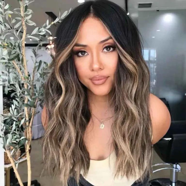 Long Wavy Hair With Face Frames and Balayage