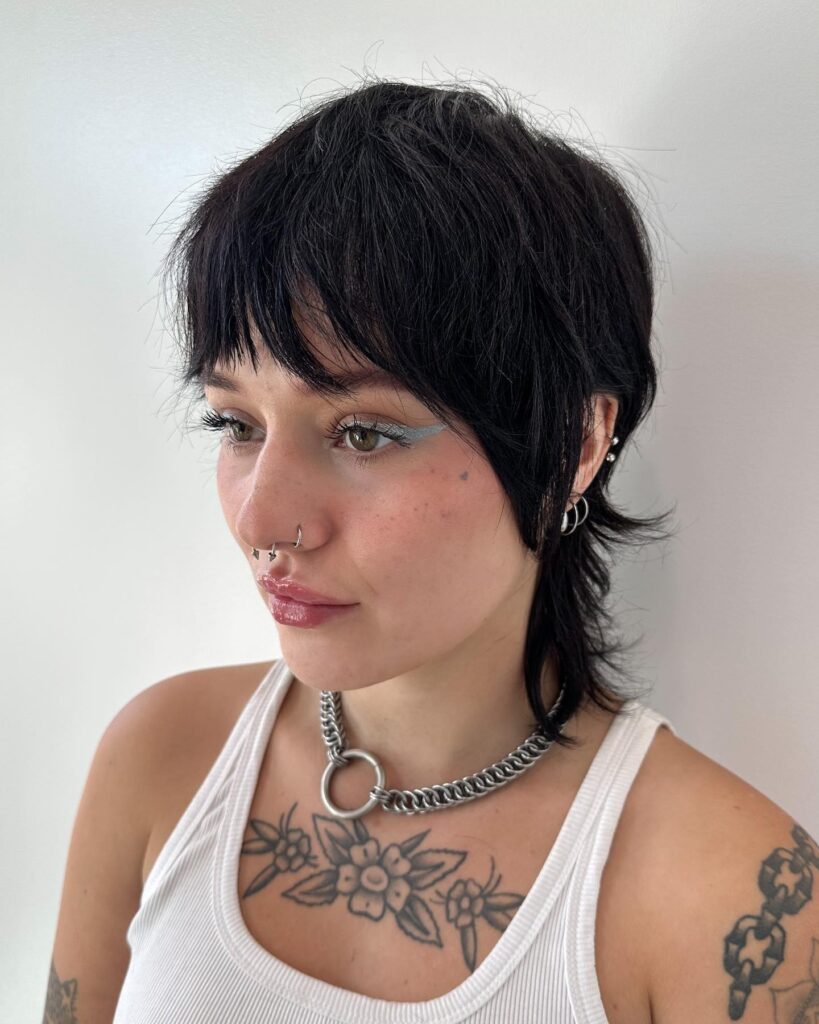 Short shag cut – the hairstyle for brave women