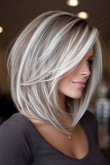 Wavy Bob with Pearl Blonde Highlights