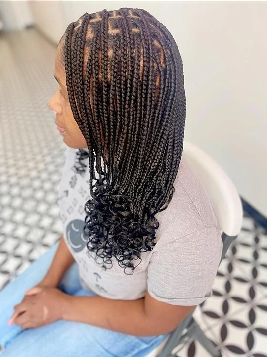 Small Knotless Braids with Curls