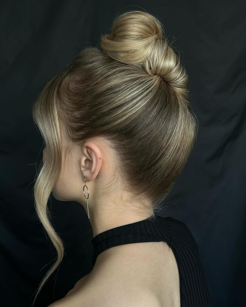 Topical Shell Top Bun With Wavy Tendrils