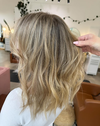 Choosing the Perfect Cut to Enhance Fine Hair